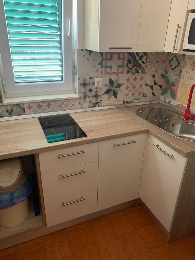 Apartmani Adriatic Ana ノヴァリャ エクステリア 写真