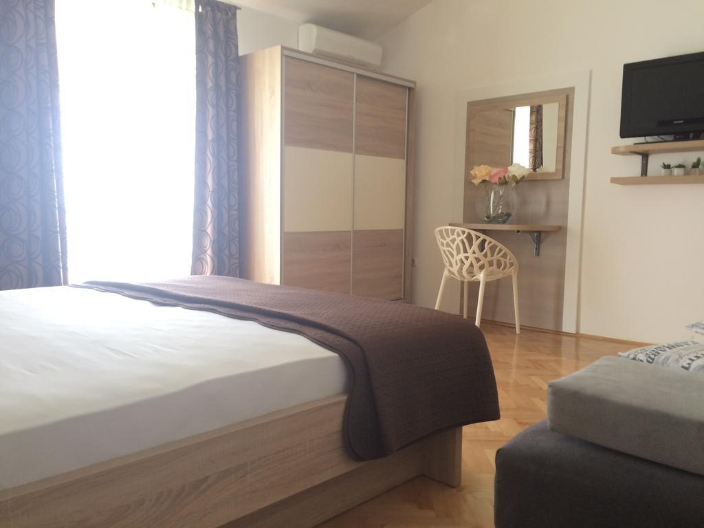 Apartmani Adriatic Ana ノヴァリャ エクステリア 写真