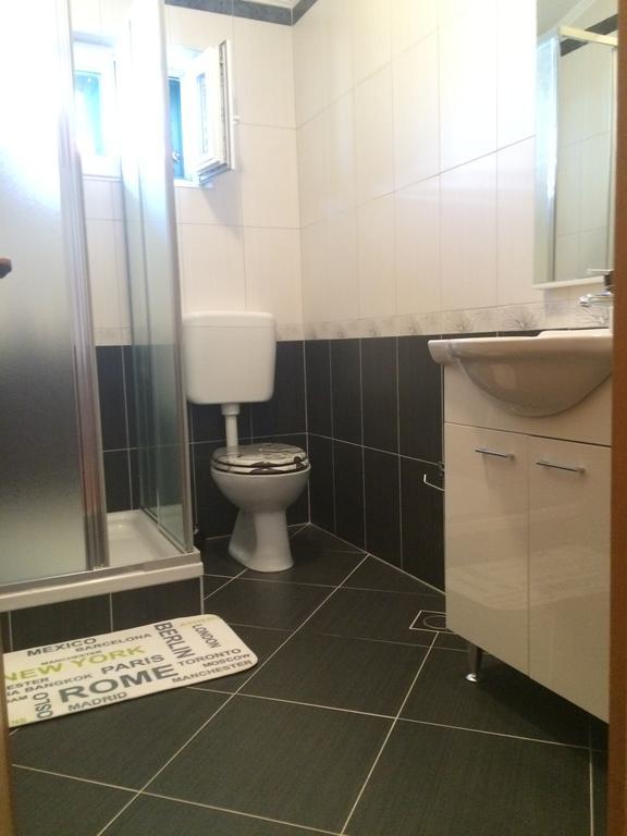 Apartmani Adriatic Ana ノヴァリャ エクステリア 写真