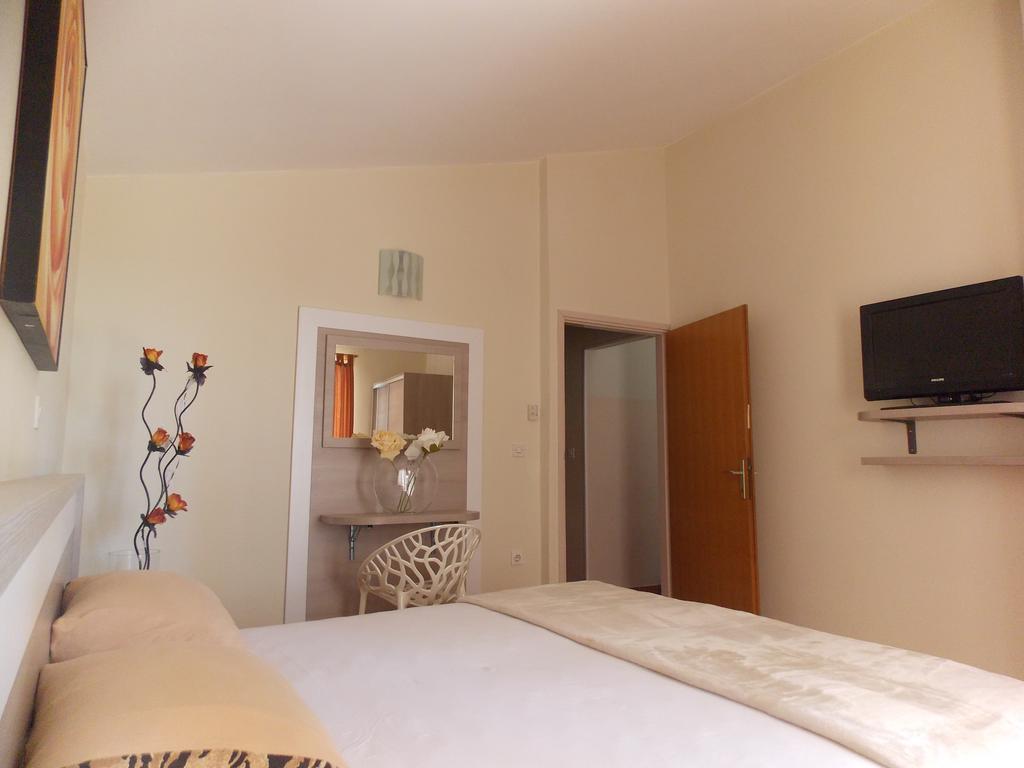 Apartmani Adriatic Ana ノヴァリャ エクステリア 写真