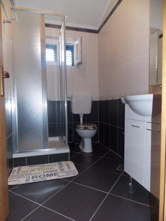 Apartmani Adriatic Ana ノヴァリャ エクステリア 写真