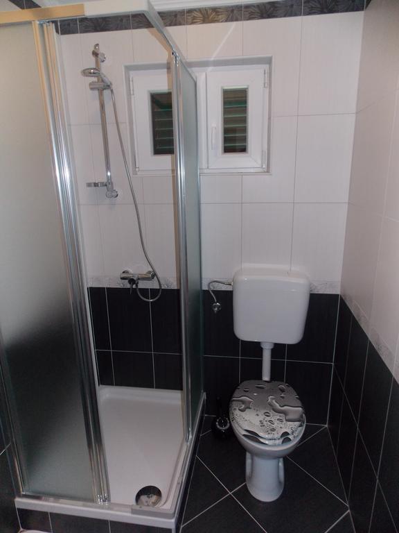 Apartmani Adriatic Ana ノヴァリャ エクステリア 写真
