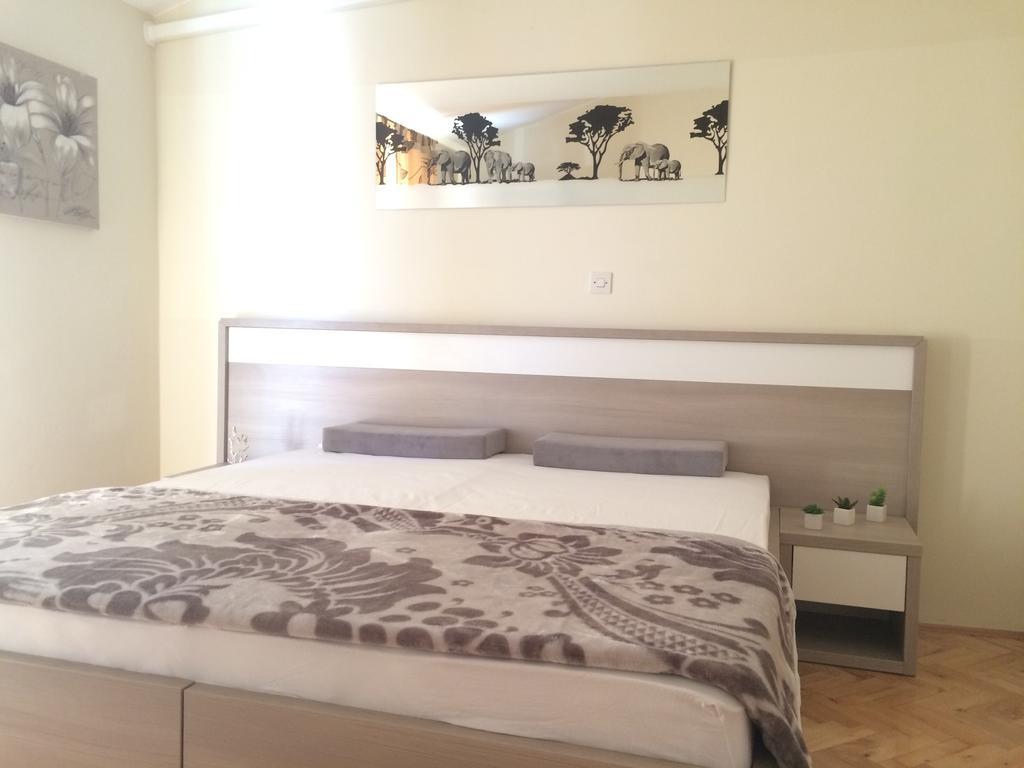 Apartmani Adriatic Ana ノヴァリャ エクステリア 写真
