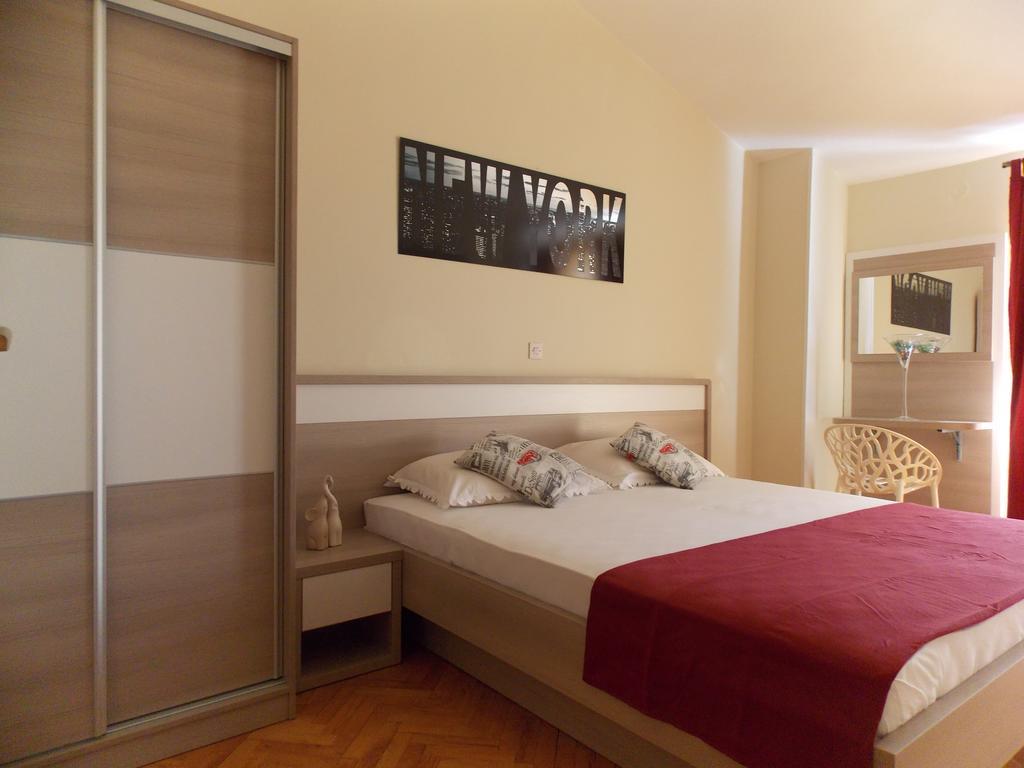 Apartmani Adriatic Ana ノヴァリャ エクステリア 写真