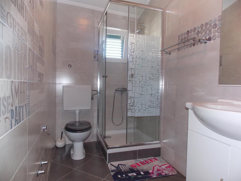 Apartmani Adriatic Ana ノヴァリャ エクステリア 写真