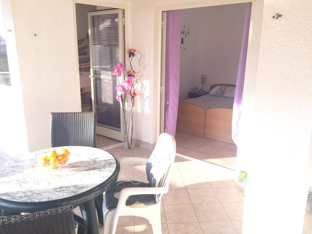 Apartmani Adriatic Ana ノヴァリャ エクステリア 写真