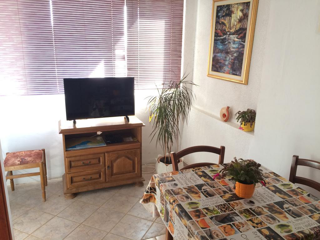 Apartmani Adriatic Ana ノヴァリャ エクステリア 写真