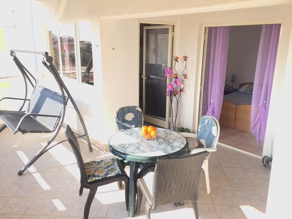 Apartmani Adriatic Ana ノヴァリャ エクステリア 写真