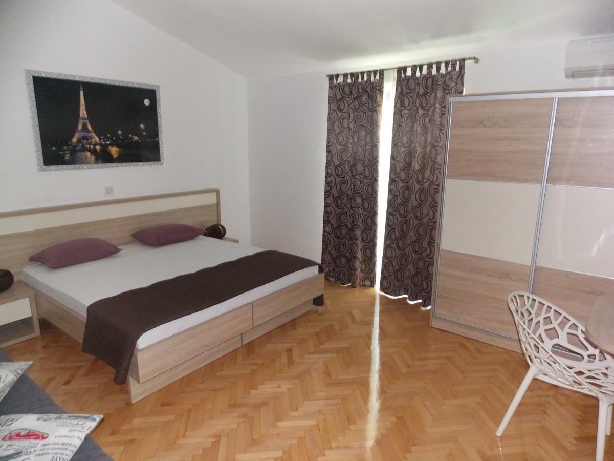 Apartmani Adriatic Ana ノヴァリャ エクステリア 写真