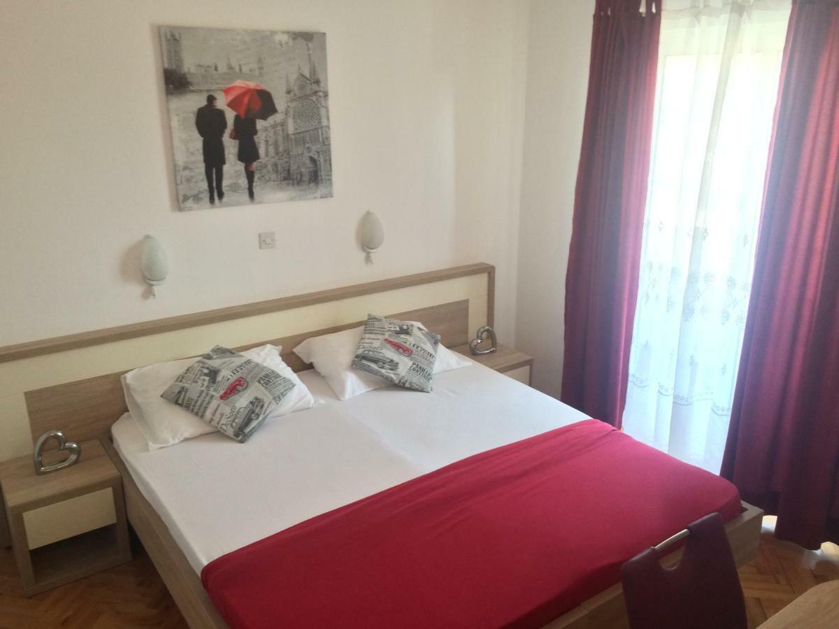 Apartmani Adriatic Ana ノヴァリャ エクステリア 写真