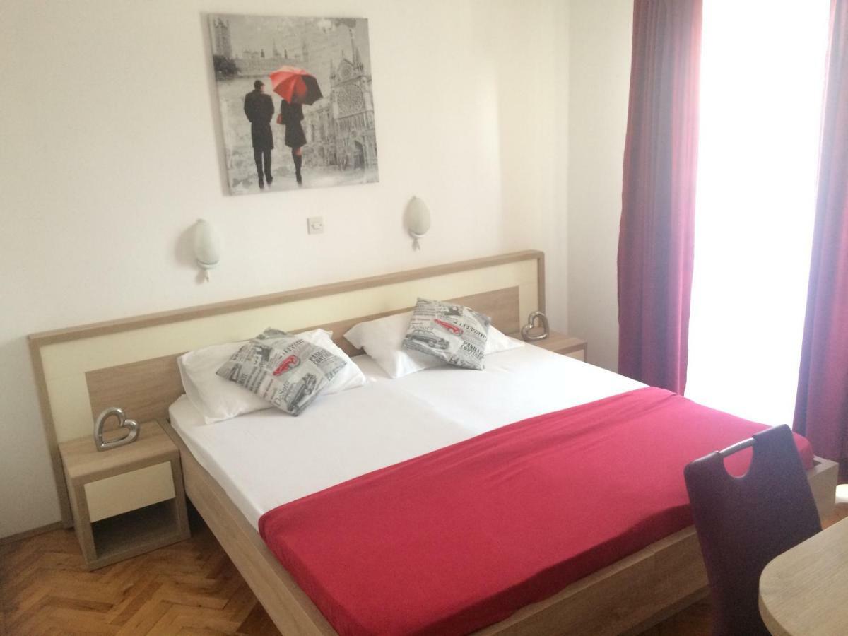 Apartmani Adriatic Ana ノヴァリャ エクステリア 写真